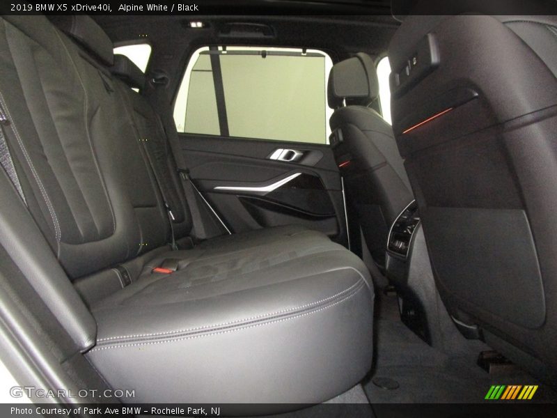 Alpine White / Black 2019 BMW X5 xDrive40i