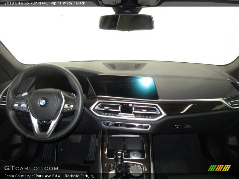 Alpine White / Black 2019 BMW X5 xDrive40i
