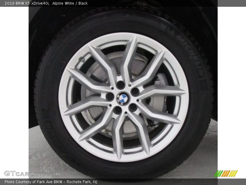 Alpine White / Black 2019 BMW X5 xDrive40i