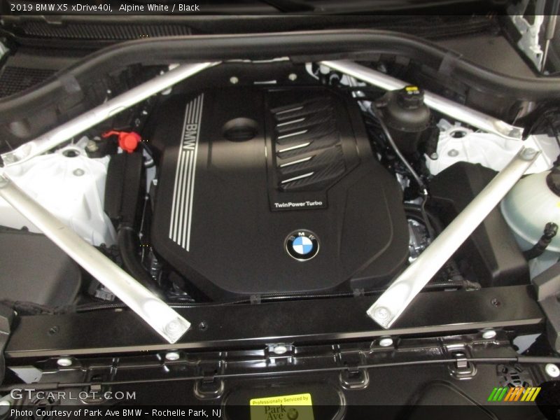 Alpine White / Black 2019 BMW X5 xDrive40i