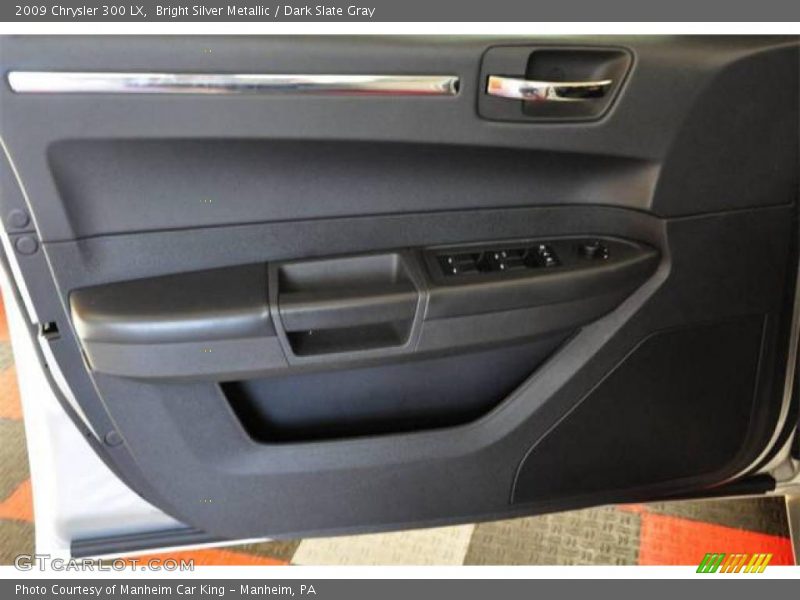 Bright Silver Metallic / Dark Slate Gray 2009 Chrysler 300 LX