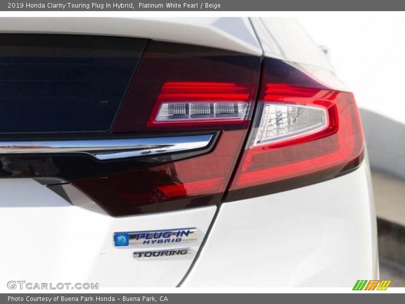 Platinum White Pearl / Beige 2019 Honda Clarity Touring Plug In Hybrid