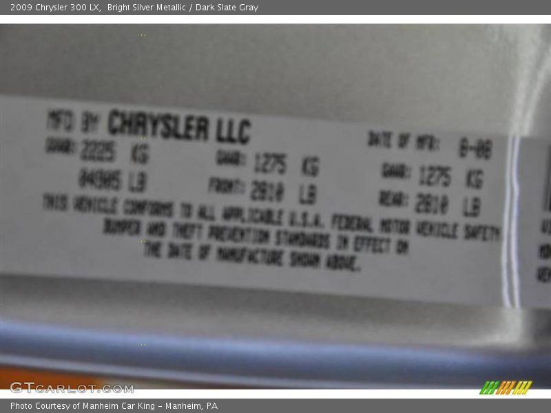 Bright Silver Metallic / Dark Slate Gray 2009 Chrysler 300 LX
