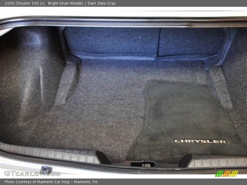 Bright Silver Metallic / Dark Slate Gray 2009 Chrysler 300 LX
