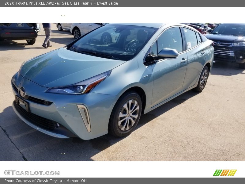 Front 3/4 View of 2020 Prius XLE AWD-e