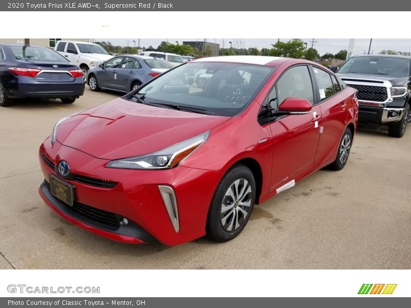 Front 3/4 View of 2020 Prius XLE AWD-e