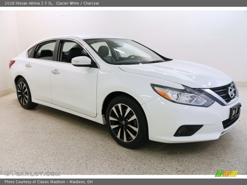 Glacier White / Charcoal 2018 Nissan Altima 2.5 SL