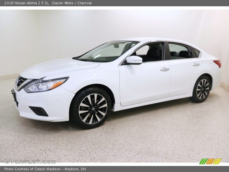Glacier White / Charcoal 2018 Nissan Altima 2.5 SL