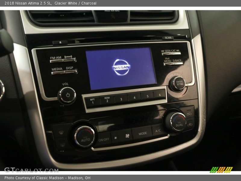 Glacier White / Charcoal 2018 Nissan Altima 2.5 SL