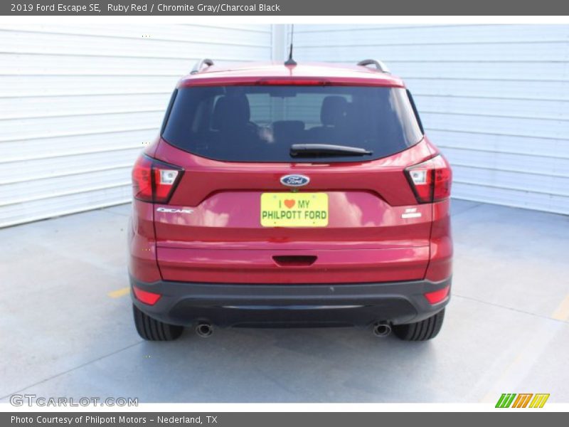 Ruby Red / Chromite Gray/Charcoal Black 2019 Ford Escape SE