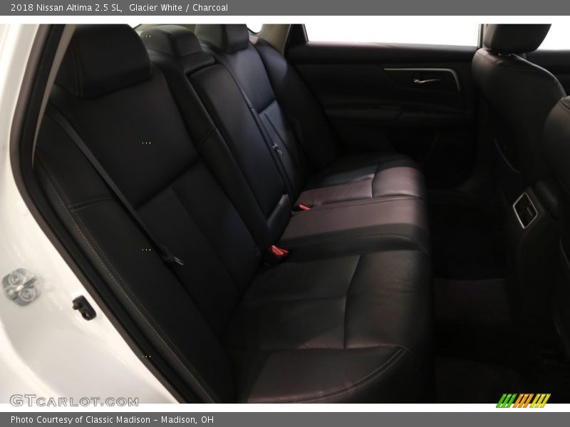 Glacier White / Charcoal 2018 Nissan Altima 2.5 SL