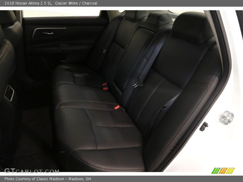 Glacier White / Charcoal 2018 Nissan Altima 2.5 SL