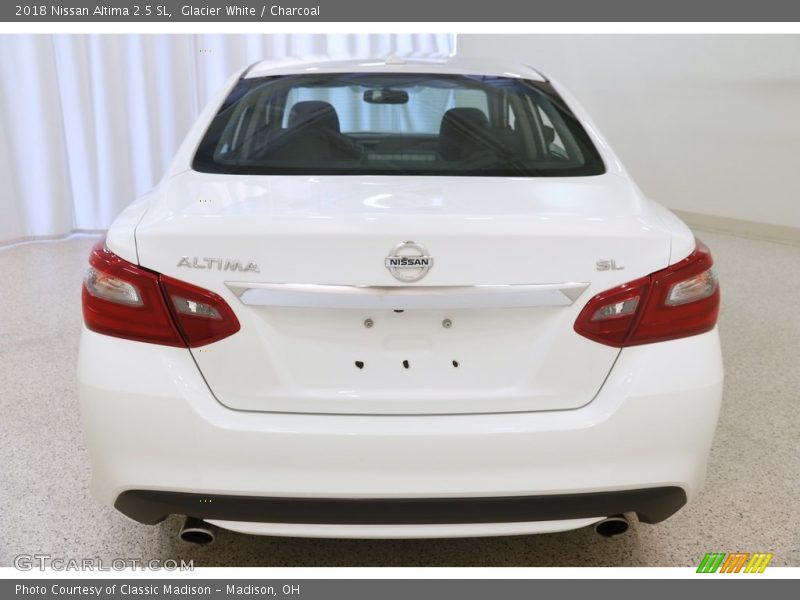 Glacier White / Charcoal 2018 Nissan Altima 2.5 SL