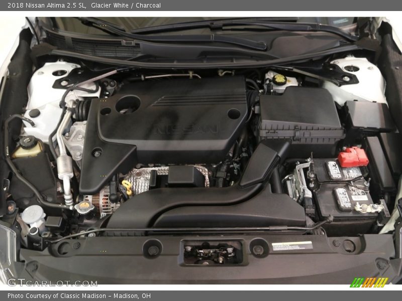 Glacier White / Charcoal 2018 Nissan Altima 2.5 SL