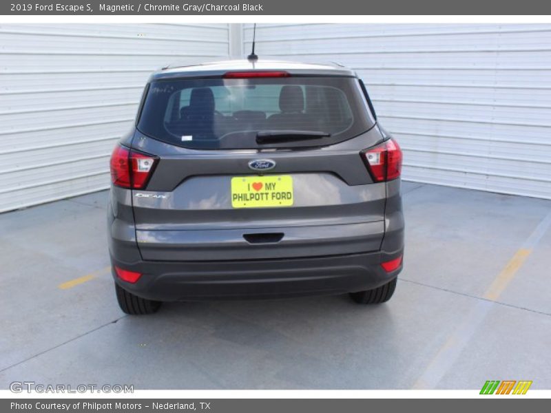 Magnetic / Chromite Gray/Charcoal Black 2019 Ford Escape S