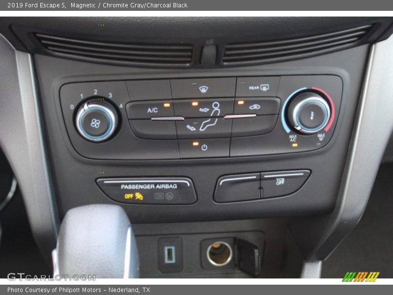 Magnetic / Chromite Gray/Charcoal Black 2019 Ford Escape S