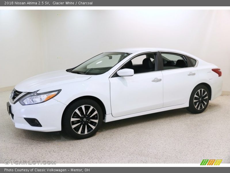 Glacier White / Charcoal 2018 Nissan Altima 2.5 SV