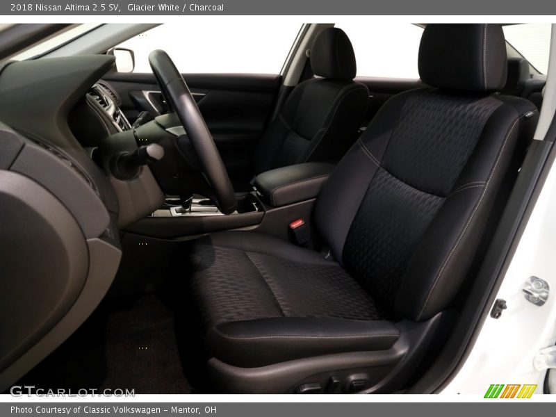 Glacier White / Charcoal 2018 Nissan Altima 2.5 SV