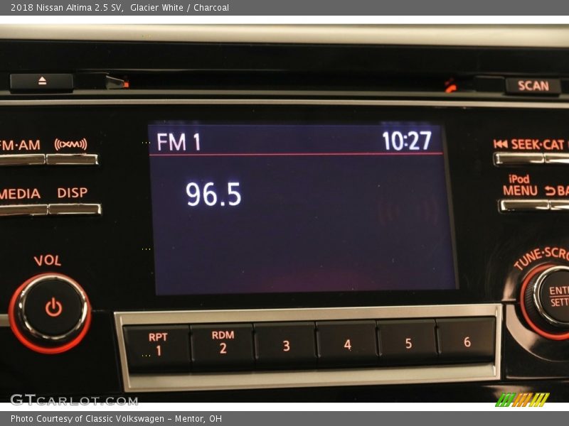 Glacier White / Charcoal 2018 Nissan Altima 2.5 SV