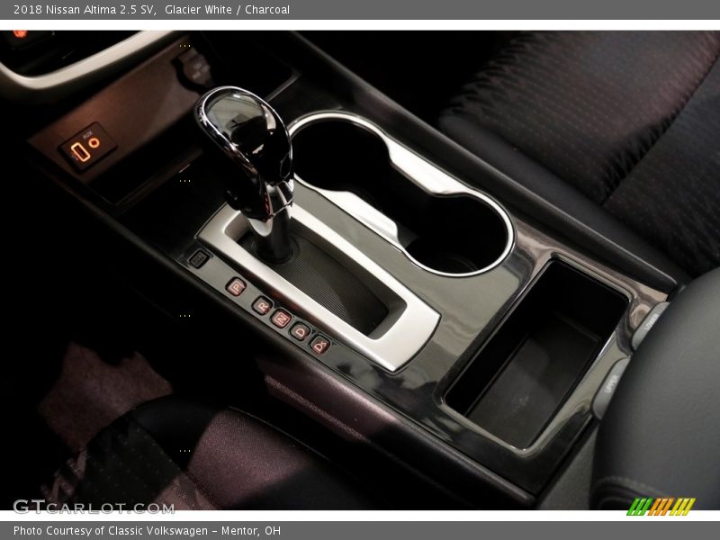 Glacier White / Charcoal 2018 Nissan Altima 2.5 SV