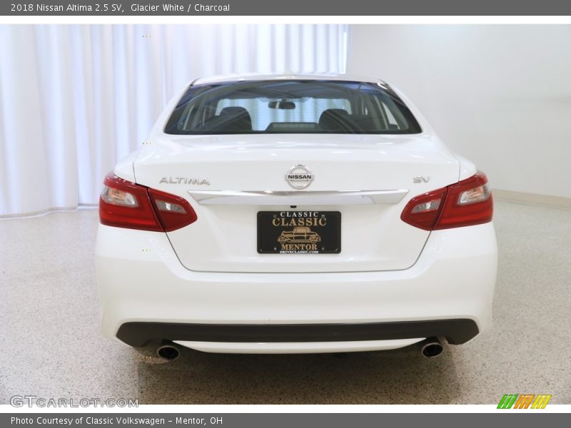 Glacier White / Charcoal 2018 Nissan Altima 2.5 SV