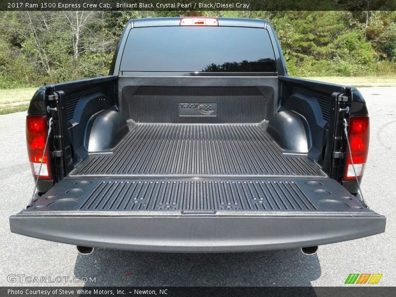 Brilliant Black Crystal Pearl / Black/Diesel Gray 2017 Ram 1500 Express Crew Cab
