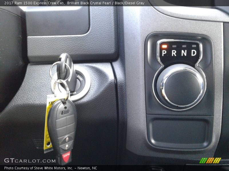 Brilliant Black Crystal Pearl / Black/Diesel Gray 2017 Ram 1500 Express Crew Cab