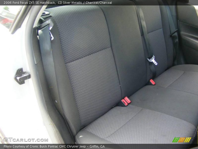 CD Silver Metallic / Charcoal/Charcoal 2006 Ford Focus ZX5 SE Hatchback