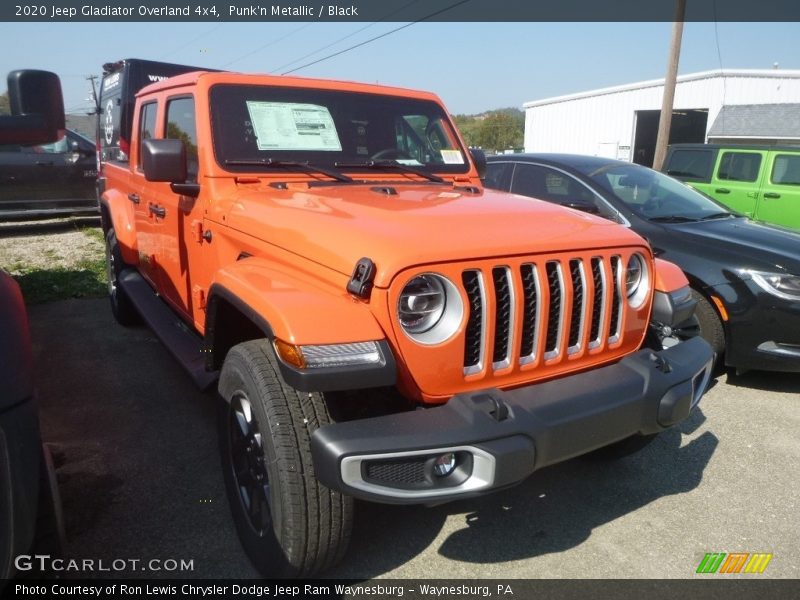 Front 3/4 View of 2020 Gladiator Overland 4x4
