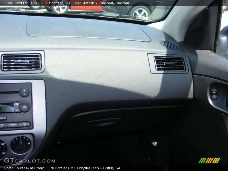CD Silver Metallic / Charcoal/Charcoal 2006 Ford Focus ZX5 SE Hatchback