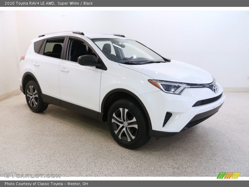 Super White / Black 2016 Toyota RAV4 LE AWD