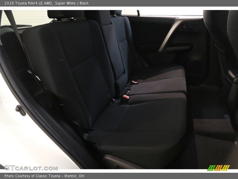 Super White / Black 2016 Toyota RAV4 LE AWD