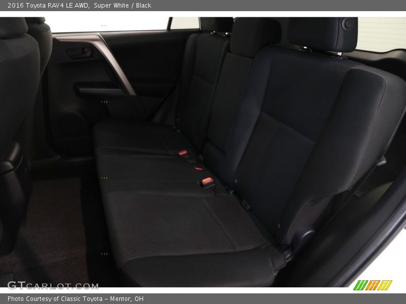 Super White / Black 2016 Toyota RAV4 LE AWD