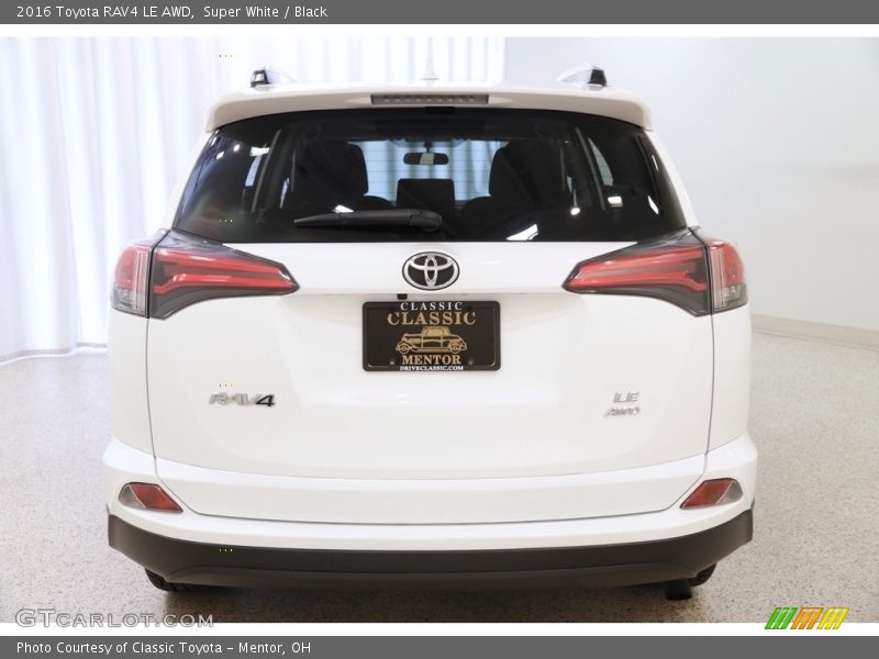 Super White / Black 2016 Toyota RAV4 LE AWD