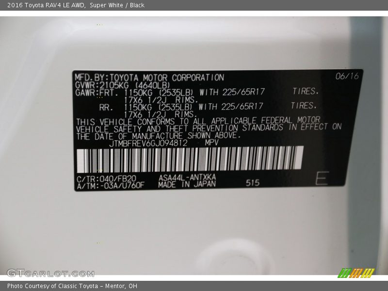 Super White / Black 2016 Toyota RAV4 LE AWD