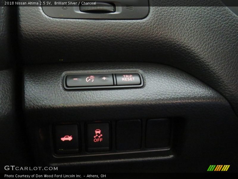 Brilliant Silver / Charcoal 2018 Nissan Altima 2.5 SV