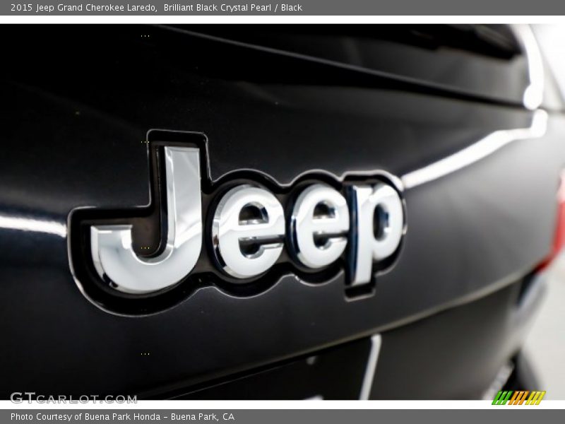 Brilliant Black Crystal Pearl / Black 2015 Jeep Grand Cherokee Laredo