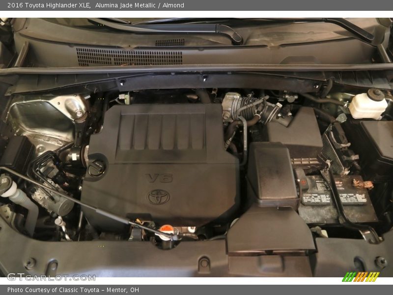 Alumina Jade Metallic / Almond 2016 Toyota Highlander XLE