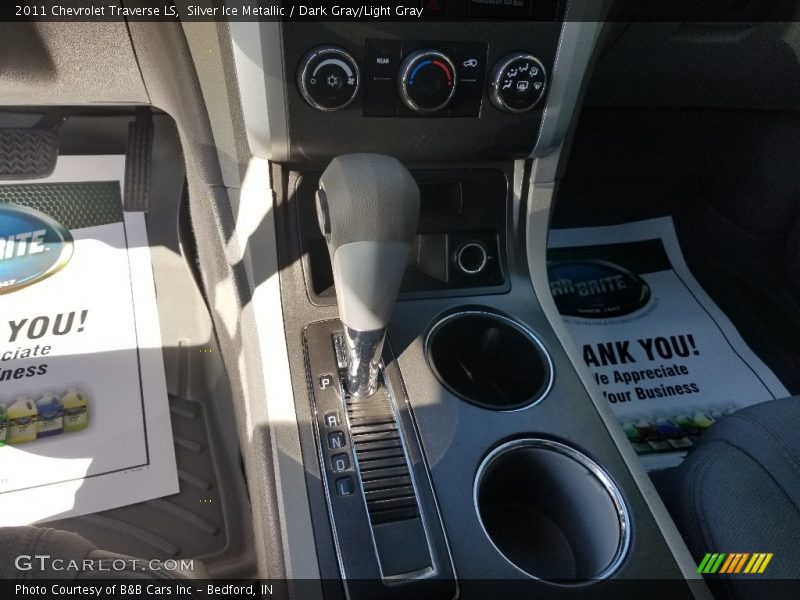 Silver Ice Metallic / Dark Gray/Light Gray 2011 Chevrolet Traverse LS