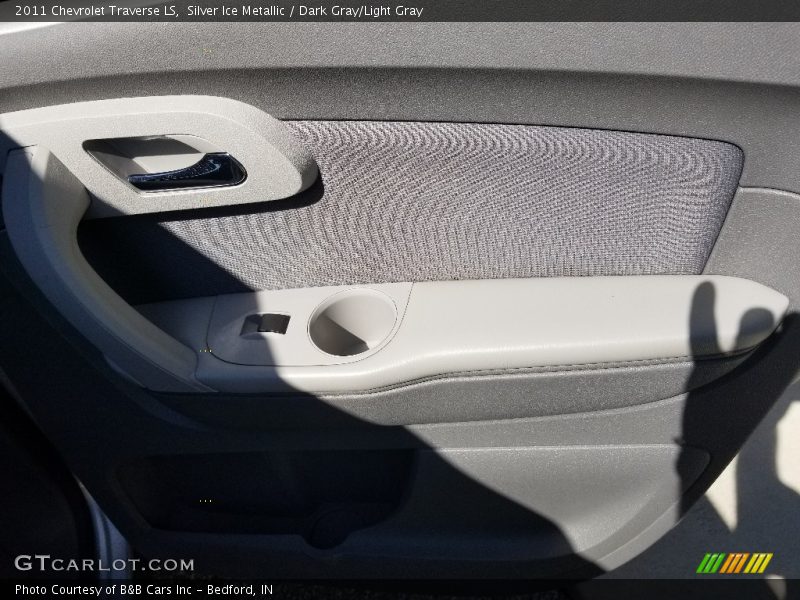 Silver Ice Metallic / Dark Gray/Light Gray 2011 Chevrolet Traverse LS