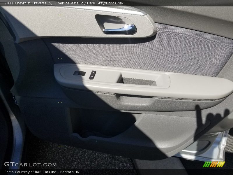 Silver Ice Metallic / Dark Gray/Light Gray 2011 Chevrolet Traverse LS