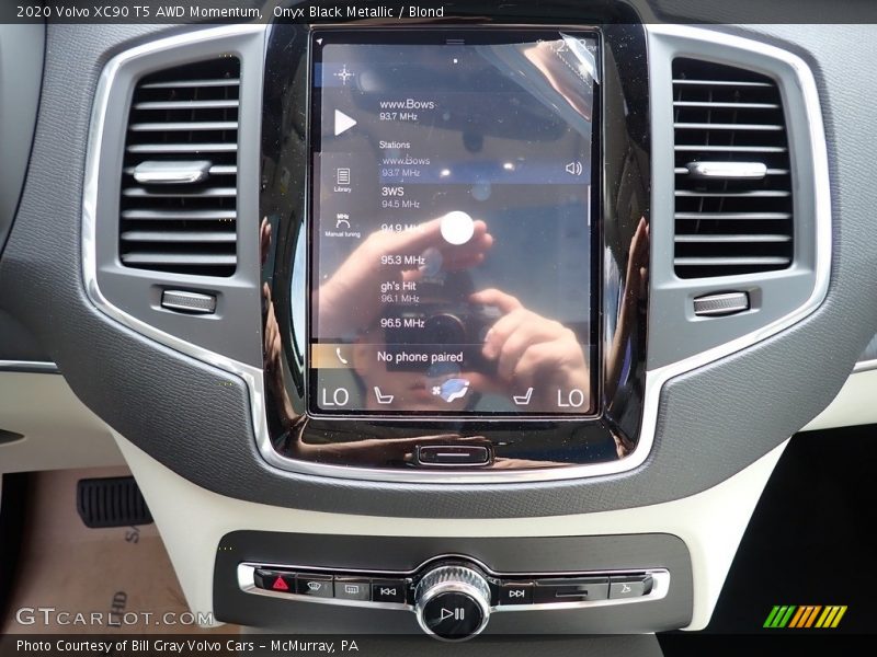 Controls of 2020 XC90 T5 AWD Momentum