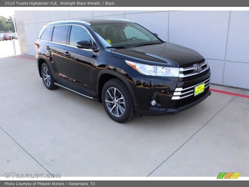 Midnight Black Metallic / Black 2019 Toyota Highlander XLE