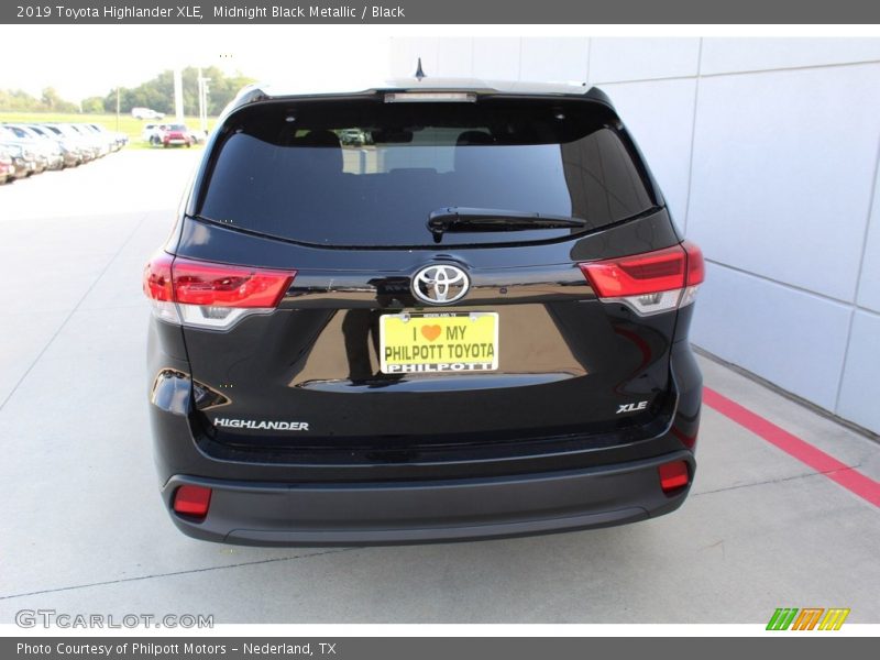 Midnight Black Metallic / Black 2019 Toyota Highlander XLE