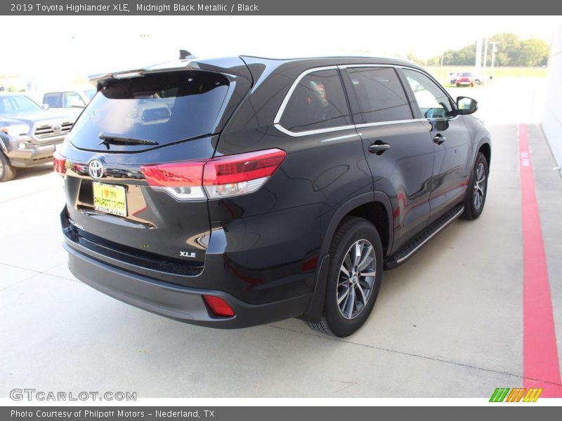 Midnight Black Metallic / Black 2019 Toyota Highlander XLE