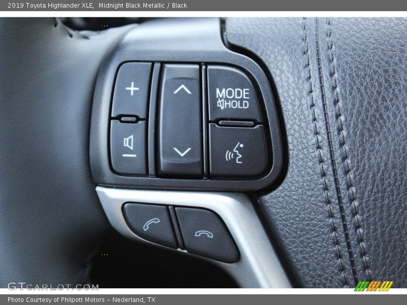 Midnight Black Metallic / Black 2019 Toyota Highlander XLE