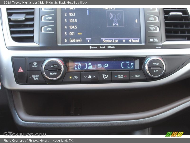 Midnight Black Metallic / Black 2019 Toyota Highlander XLE