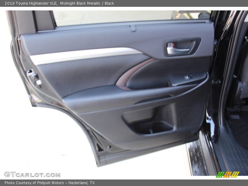 Midnight Black Metallic / Black 2019 Toyota Highlander XLE