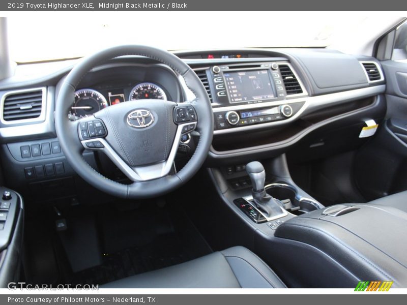 Midnight Black Metallic / Black 2019 Toyota Highlander XLE