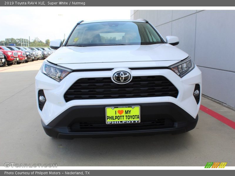 Super White / Nutmeg 2019 Toyota RAV4 XLE